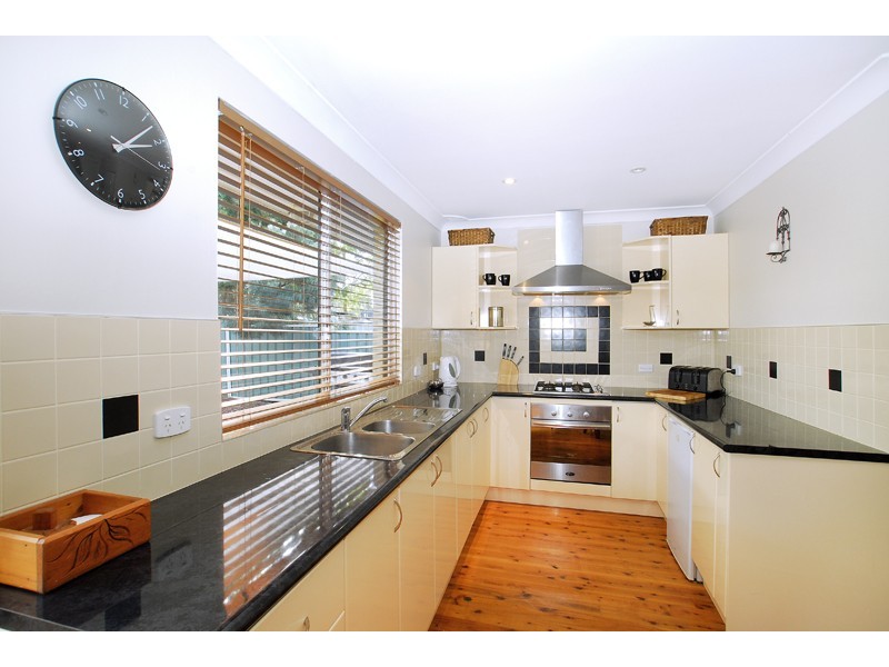 16 Sierra Avenue, Bateau Bay NSW 2261
