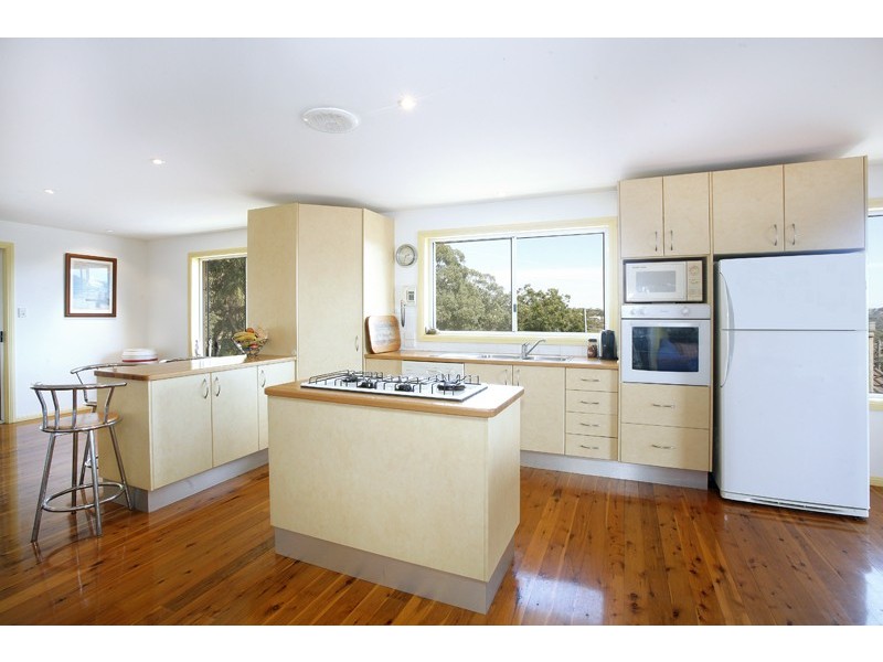 95 Lowanna Ave, Forresters Beach NSW 2260