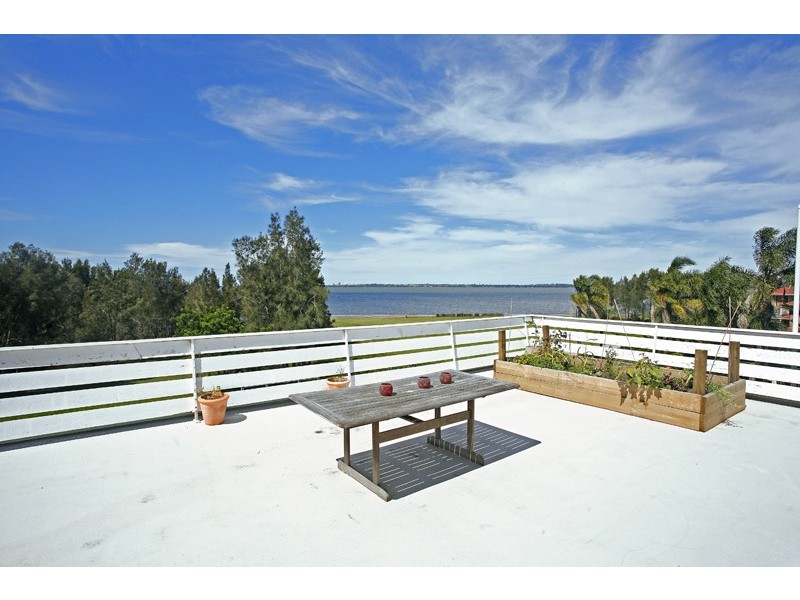 311 Lakedge Av, Berkeley Vale NSW 2261