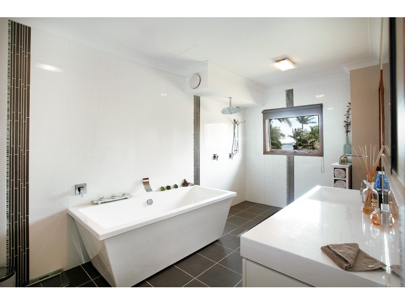 311 Lakedge Av, Berkeley Vale NSW 2261