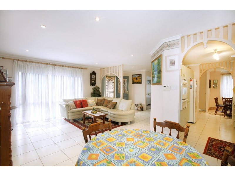 16 Castlereagh Cres, Bateau Bay NSW 2261
