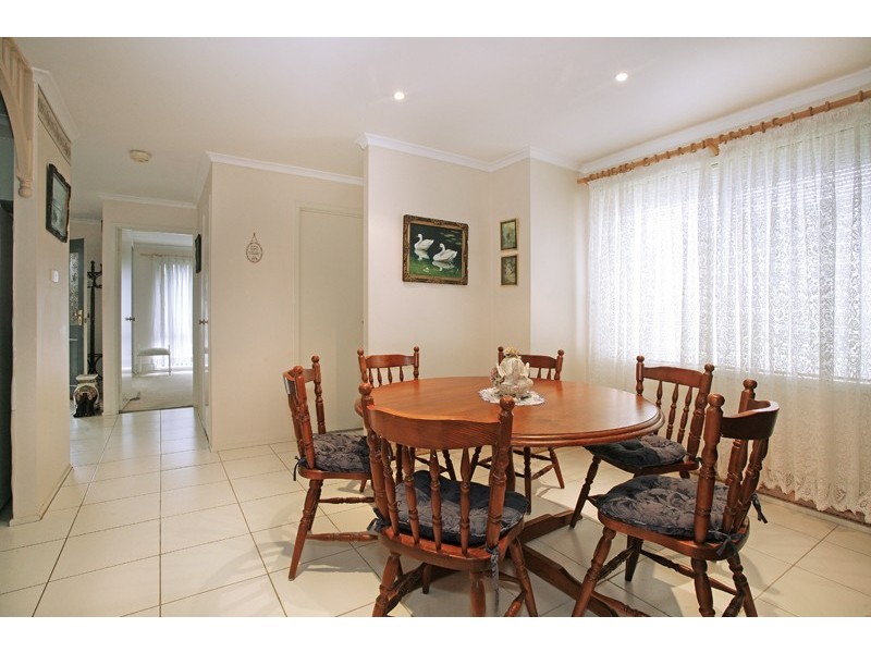 16 Castlereagh Cres, Bateau Bay NSW 2261