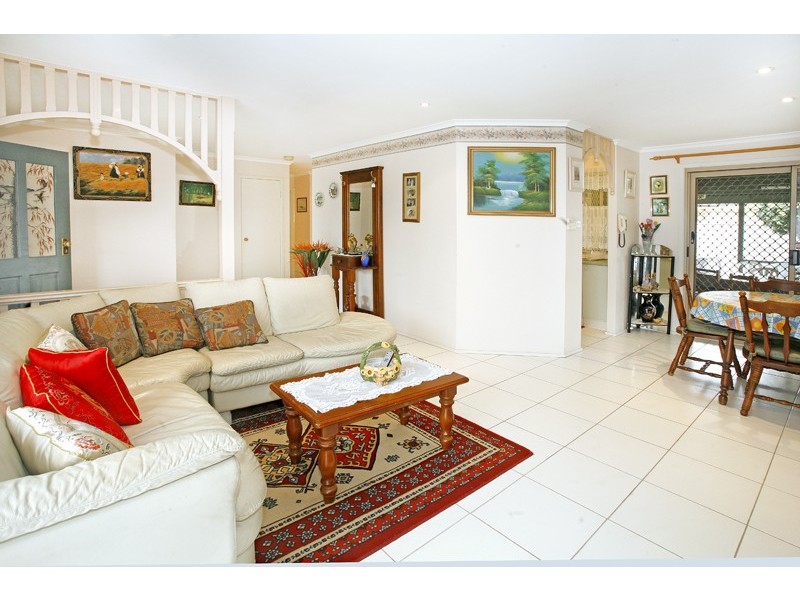 16 Castlereagh Cres, Bateau Bay NSW 2261