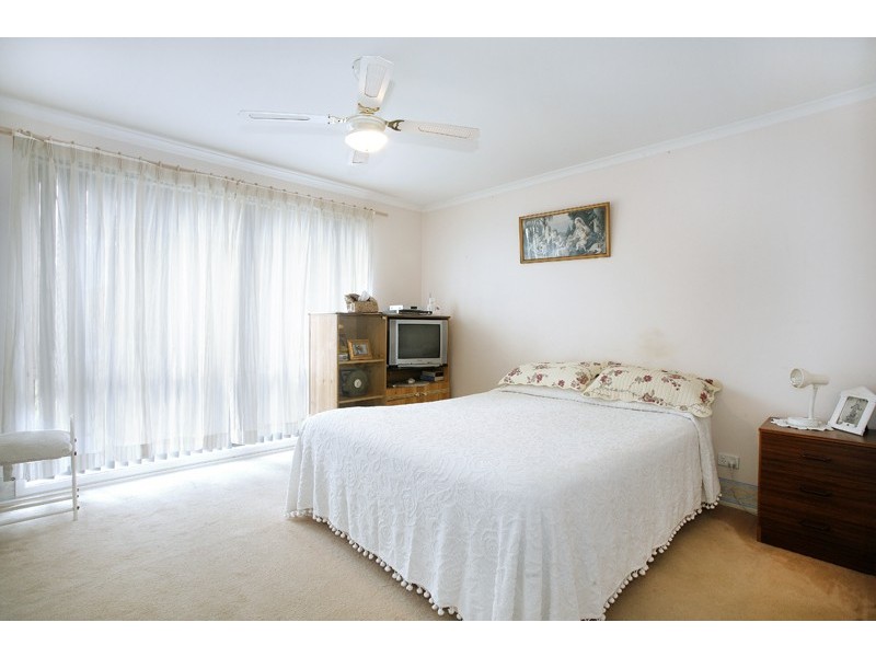 16 Castlereagh Cres, Bateau Bay NSW 2261