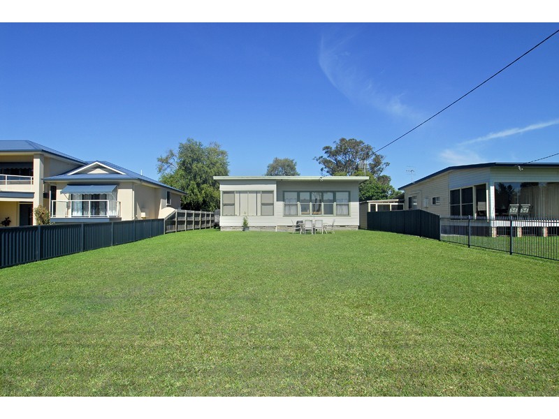 22 Lucinda Ave, Killarney Vale NSW 2261