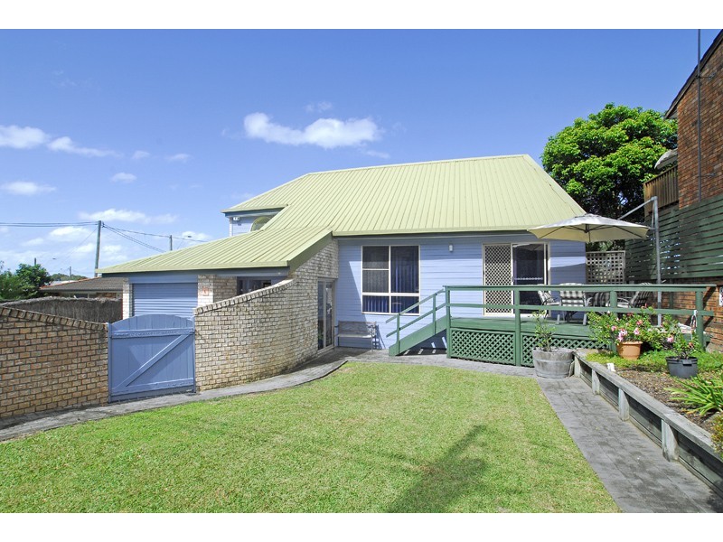 6 Warrina Street, Wamberal NSW 2260