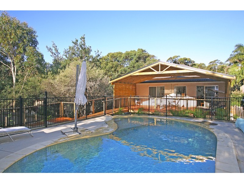61 Boos Rd, Forresters Beach NSW 2260