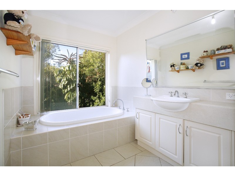 61 Boos Rd, Forresters Beach NSW 2260