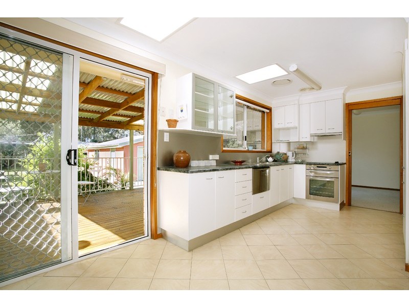 211 Lakedge Ave, Berkeley Vale NSW 2261