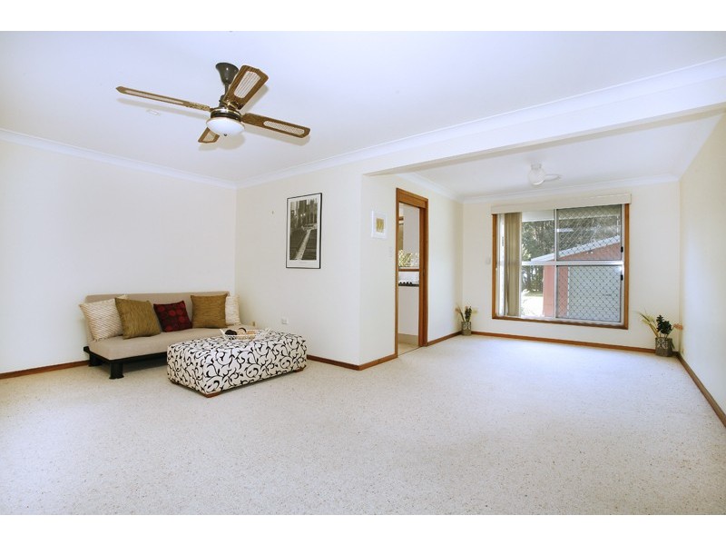 211 Lakedge Ave, Berkeley Vale NSW 2261