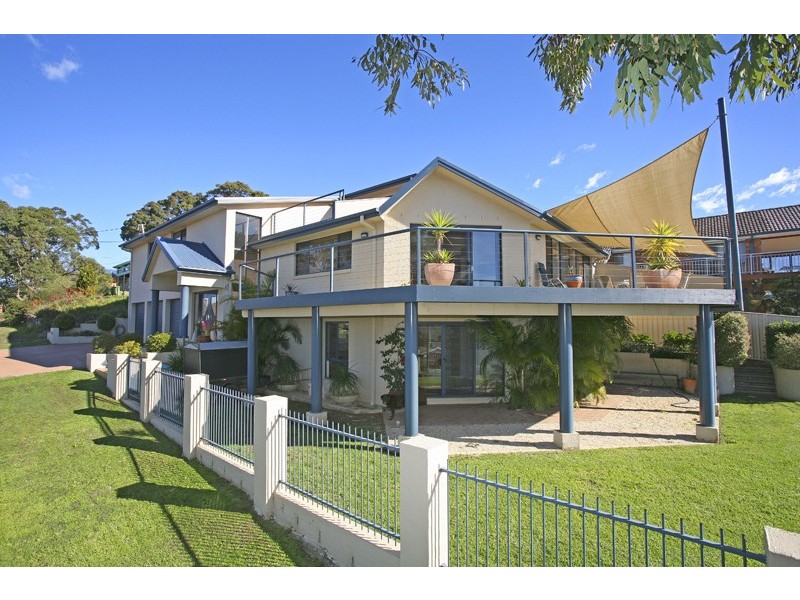 2 Peak street, Bateau Bay NSW 2261
