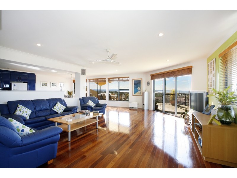 2 Peak street, Bateau Bay NSW 2261