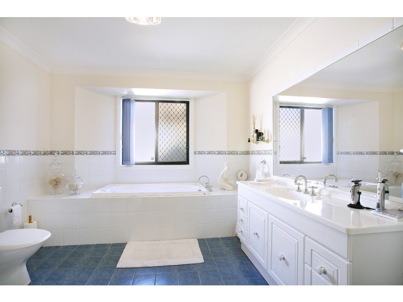 2 Avia Avenue, Erina NSW 2250