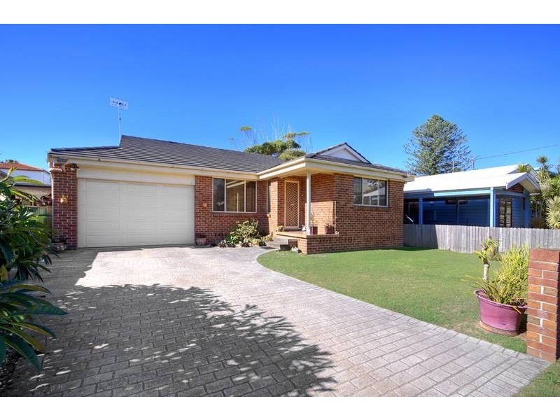 18 Lake Street, North Avoca NSW 2260