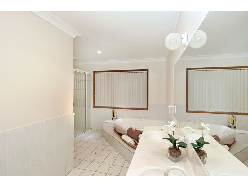 16 Shakespeare Ave, Bateau Bay NSW 2261
