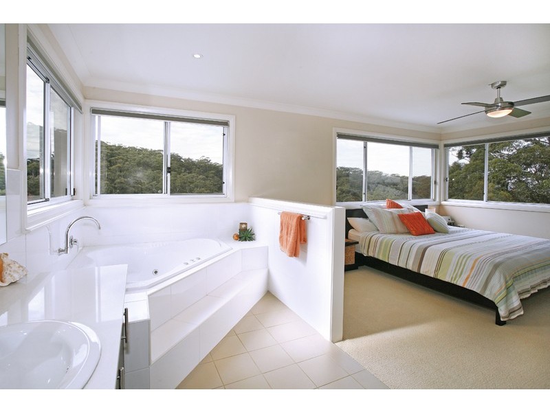 32 Harcourt Place, North Avoca NSW 2260