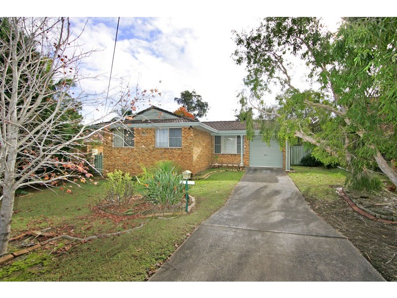 13 Peta Close, Bateau Bay NSW 2261