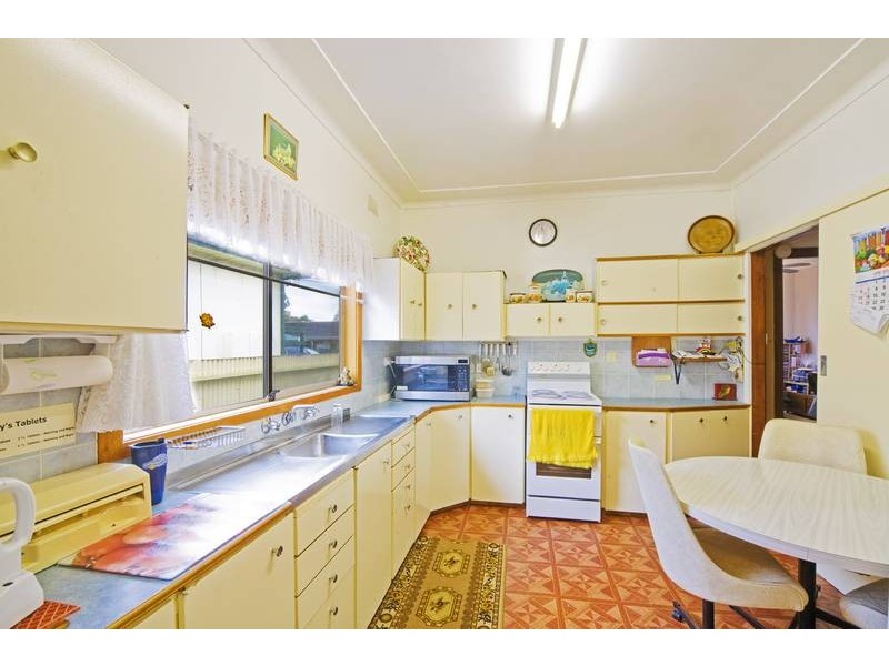 18 Russell Drysdale Street, East Gosford NSW 2250