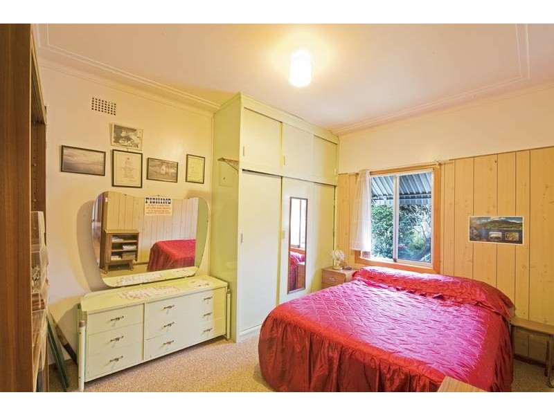 18 Russell Drysdale Street, East Gosford NSW 2250