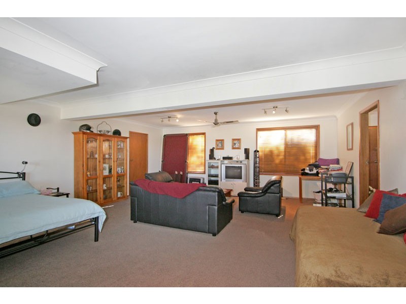 17 Valley View Rd, Bateau Bay NSW 2261