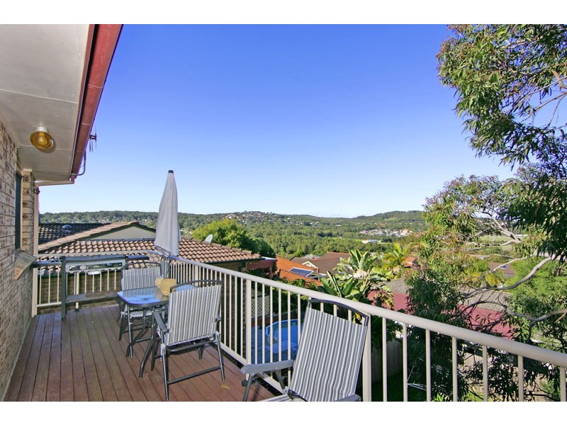 17 Valley View Rd, Bateau Bay NSW 2261