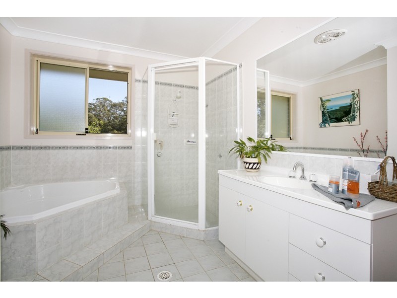 16 Lachlan Place, Berkeley Vale NSW 2261