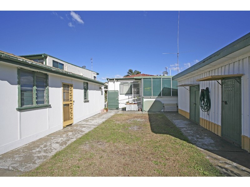 8 Bondi Rd, The Entrance North NSW 2261