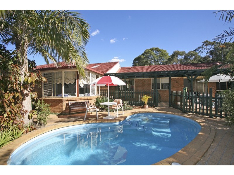 25 Macintyre St, Bateau Bay NSW 2261