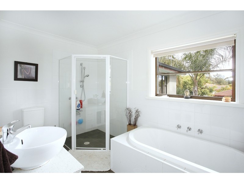 19 Barry Street, Bateau Bay NSW 2261
