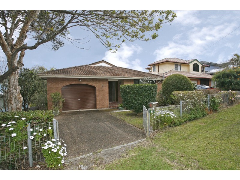 4 Noorong Ave, Forresters Beach NSW 2260