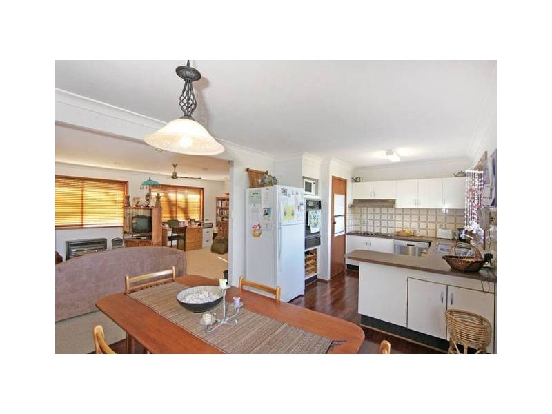 17 Valley View Rd, Bateau Bay NSW 2261