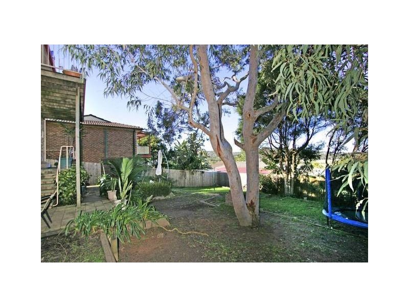 17 Valley View Rd, Bateau Bay NSW 2261