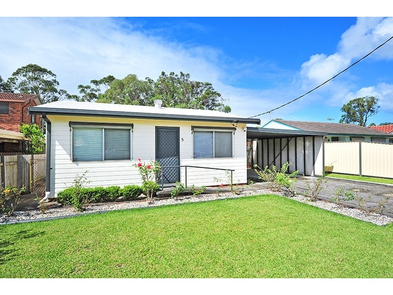 5 Clare Crescent, Berkeley Vale NSW 2261