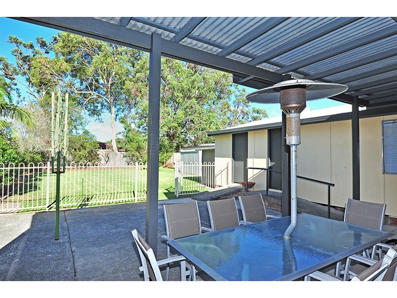 5 Clare Crescent, Berkeley Vale NSW 2261