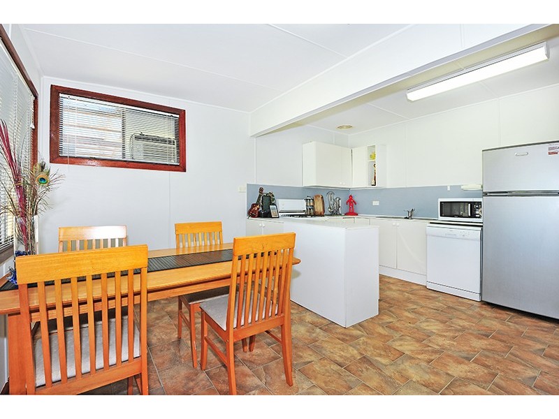 5 Clare Crescent, Berkeley Vale NSW 2261