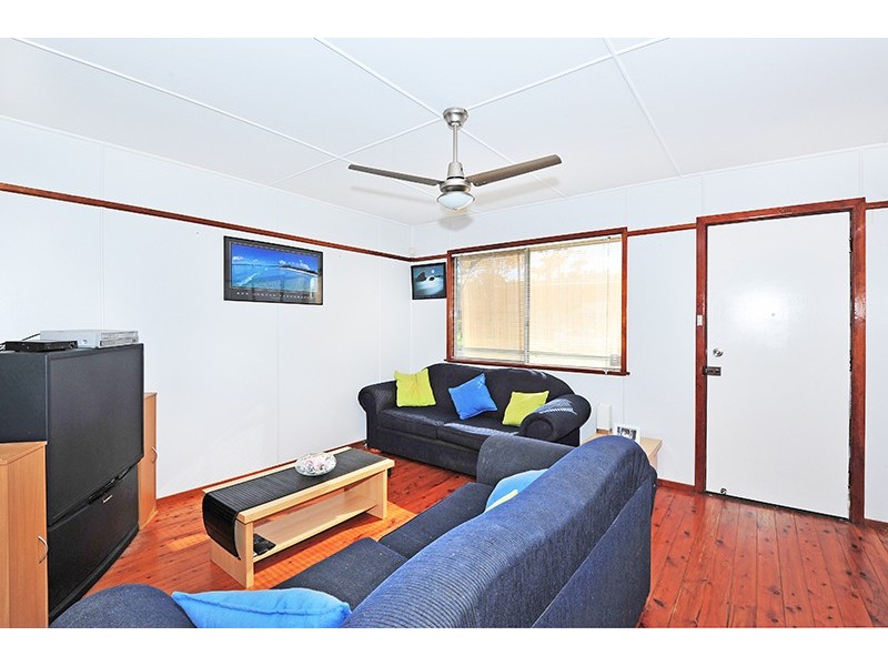 5 Clare Crescent, Berkeley Vale NSW 2261