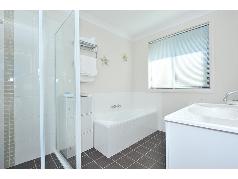 4 Arunta Road, Tuggerah NSW 2259