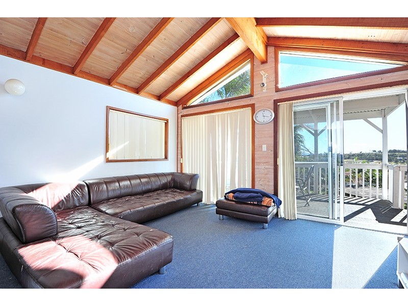 46 Forresters Beach Road, Forresters Beach NSW 2260