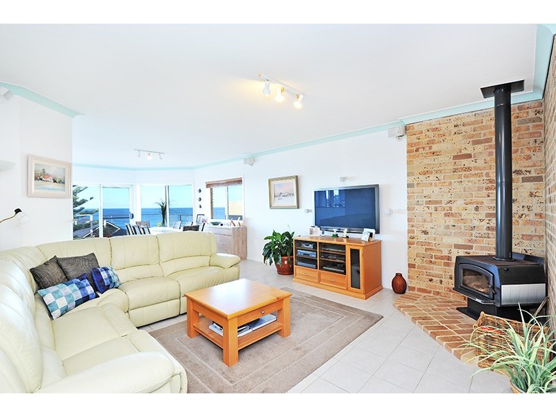 11 South Scenic Road, Forresters Beach NSW 2260