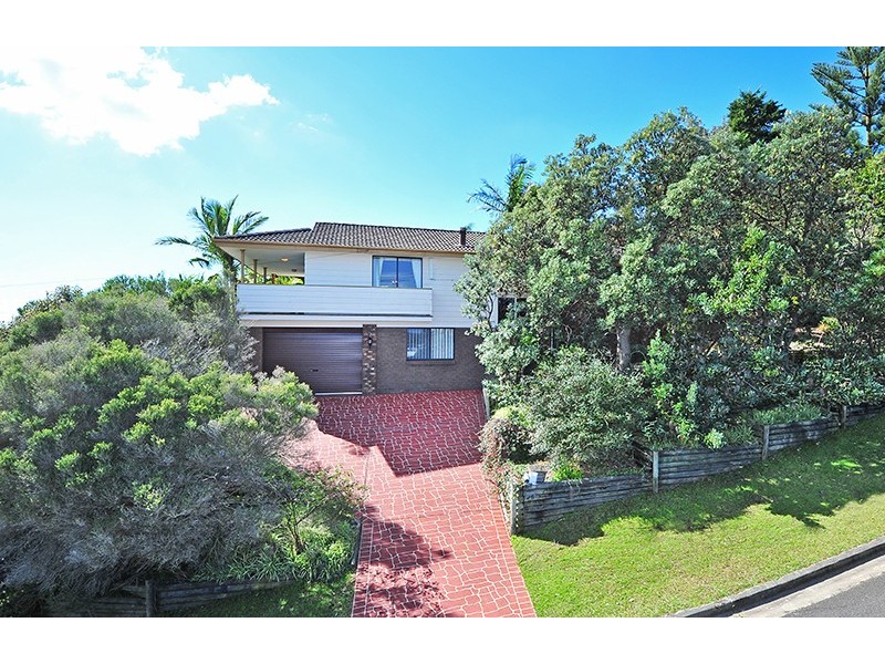 16 Yakaloo Cr, Forresters Beach NSW 2260