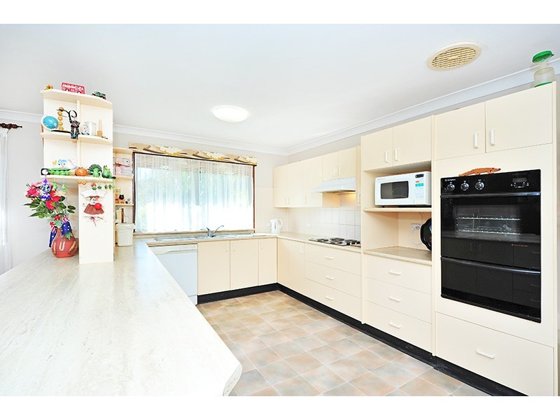 16 Yakaloo Cr, Forresters Beach NSW 2260