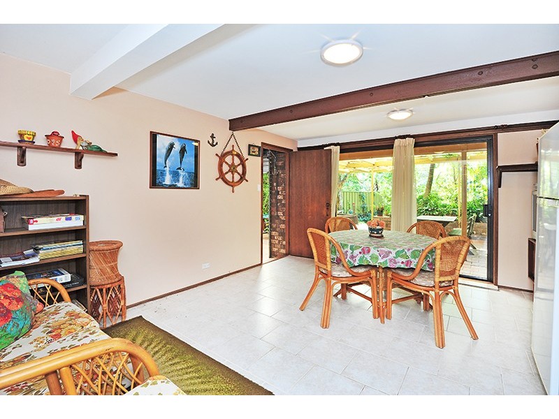 16 Yakaloo Cr, Forresters Beach NSW 2260