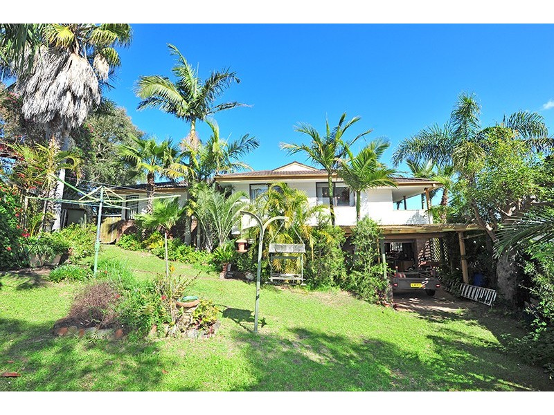16 Yakaloo Cr, Forresters Beach NSW 2260