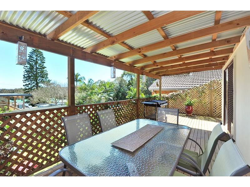 2 Poplars Avenue, Bateau Bay NSW 2261