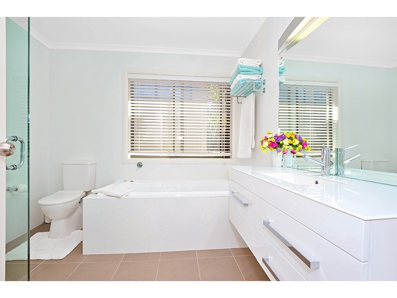 94 Bradleys Rd, North Avoca NSW 2260