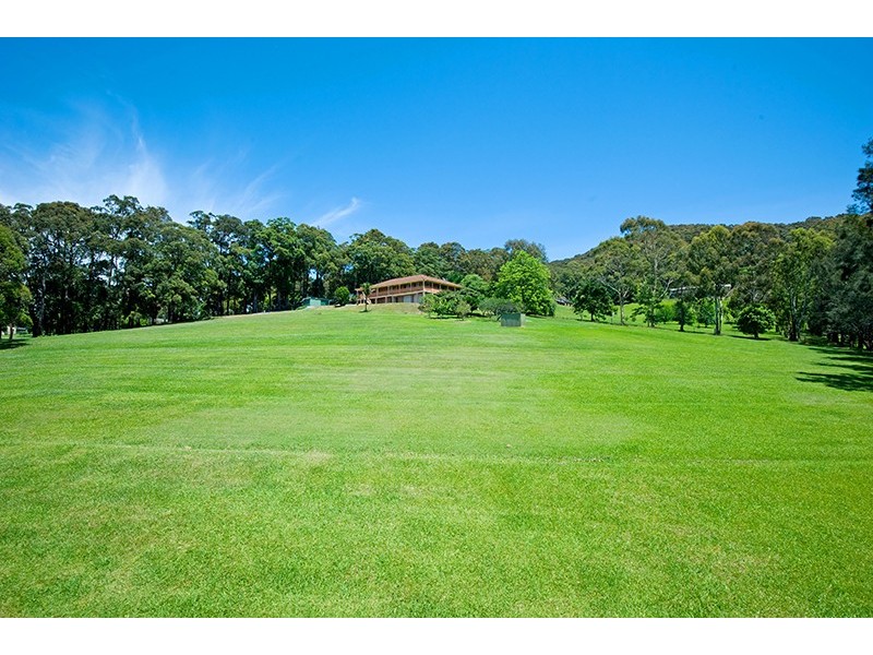 2 Pinaroo Rd, Wamberal NSW 2260