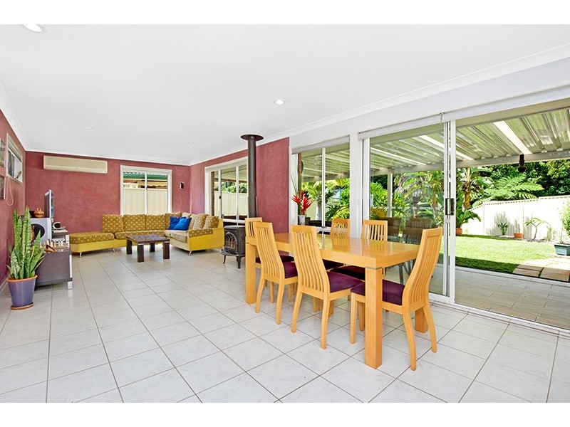 12 Kareel Cl, Erina NSW 2250