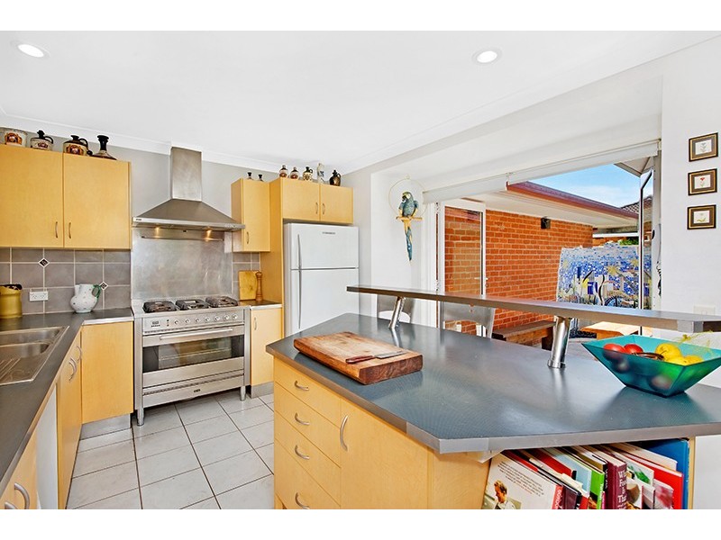 12 Kareel Cl, Erina NSW 2250