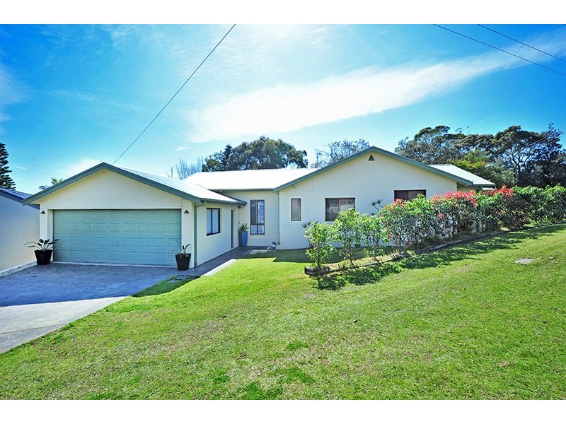 2 Poplars Avenue, Forresters Beach NSW 2260