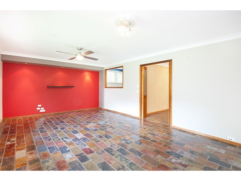 51 Noorong Ave, Forresters Beach NSW 2260